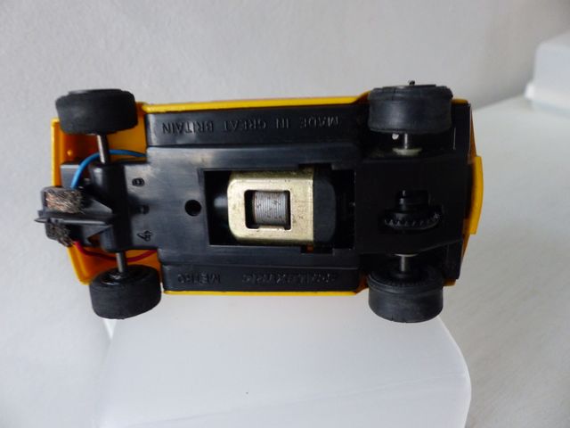 Scalextric MG Metro Amarillo