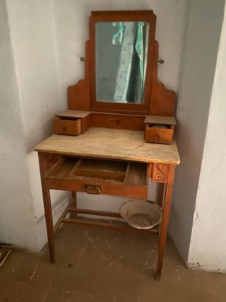 Antiguo tocador de madera y mármol auténtico