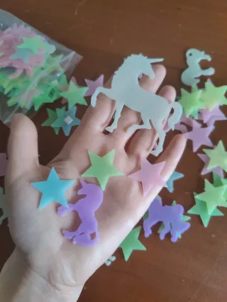 Stelle e unicorni fluorescenti