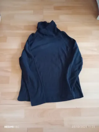 Forro polar negro cuello vuelto talla L
