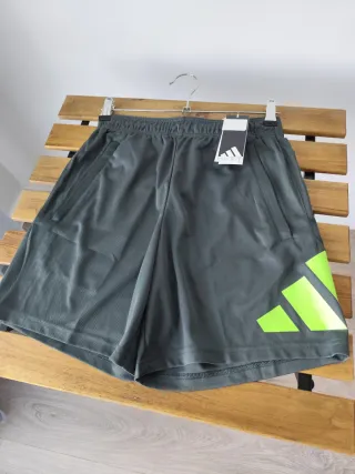 Pantalón corto deportivo Adidas verde