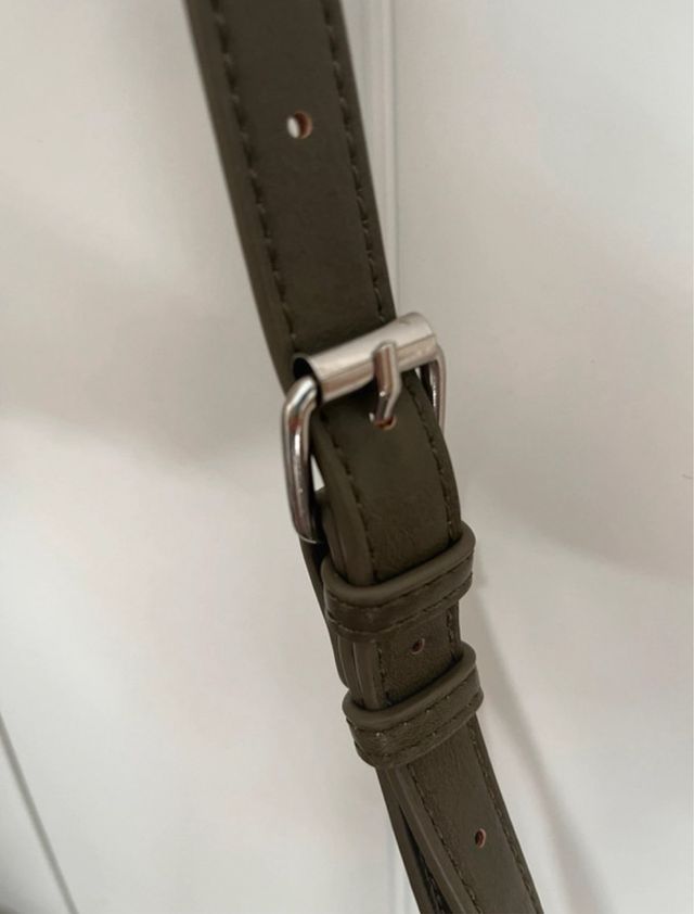 Bolso bandolera bicolor beige y verde azulado. 