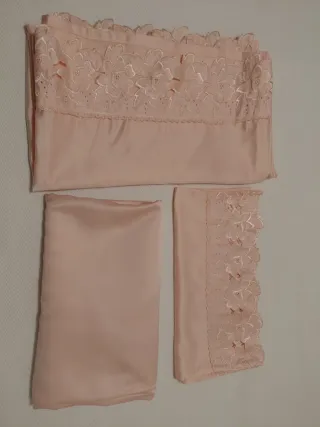 Sábanas de satén salmon /rosita con bordado