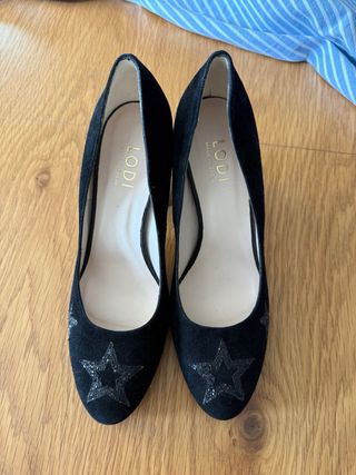 Preciosos zapatos tacón Lodi negro T40 estrellas