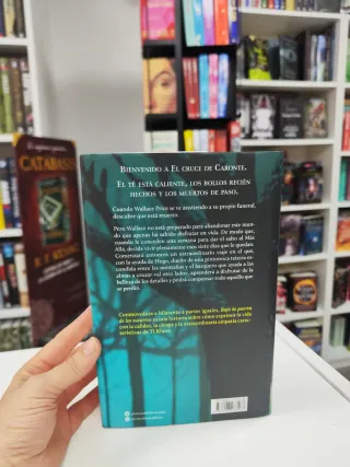 Bajo la puerta de los susurros