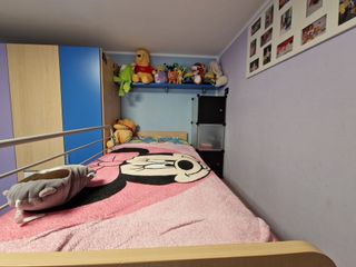 Cameretta a ponte con letto e armadio