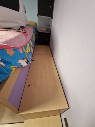 Cameretta a ponte con letto e armadio