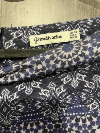 Falda Stradivarius Talla 38 Estampada