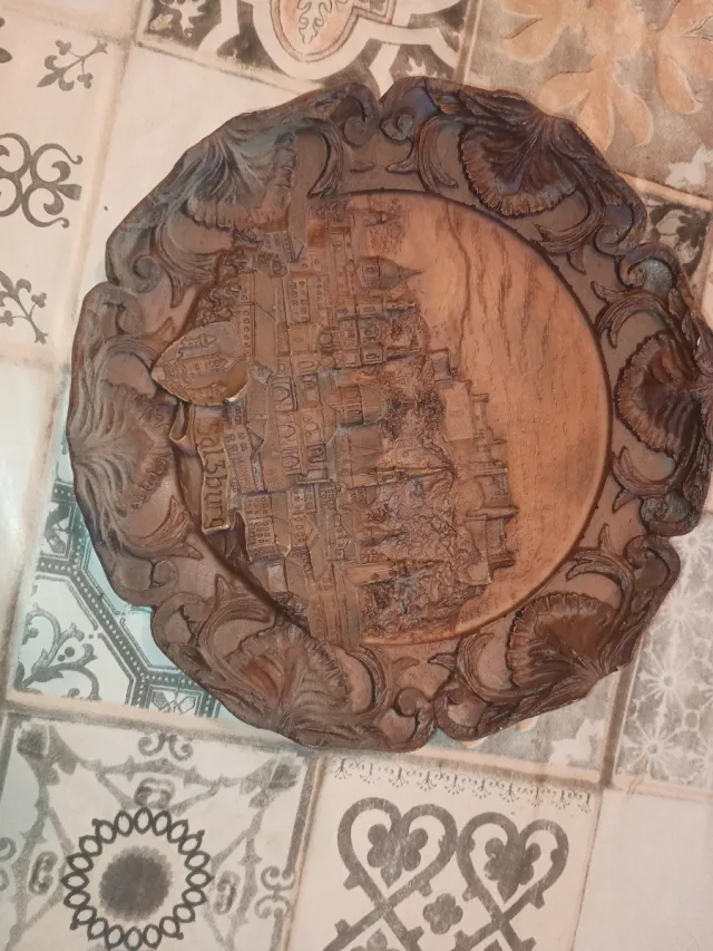 Piatto in legno Salisburgo lavorato a mano