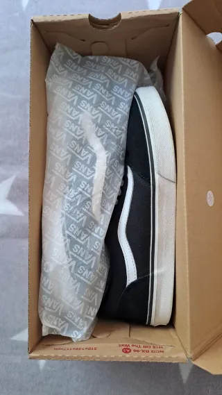 Vans Maddie Talla 38 Negro y Blanco