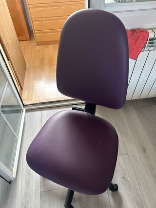 Silla de escritorio morada y negra
