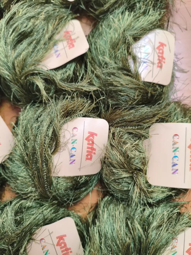 14 madejas hilo Katia Can-Can verde