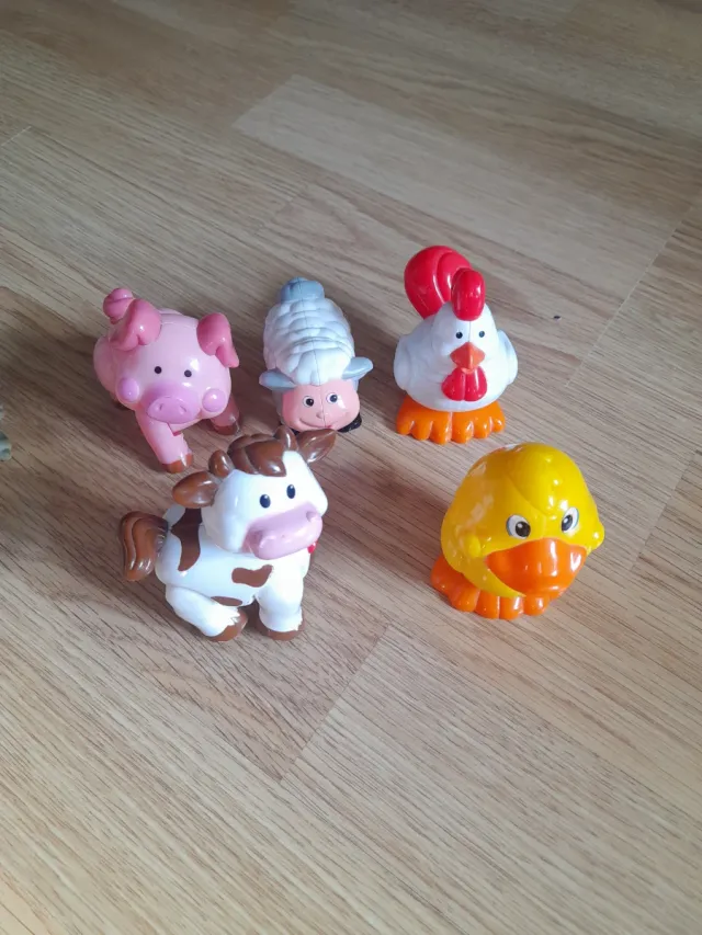 Lote de 7 figuras de animales y dinosaurios