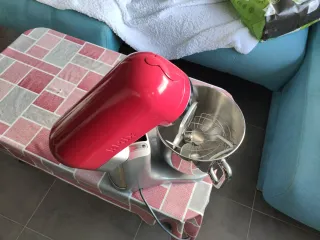 Robot amasador pastelero rojo