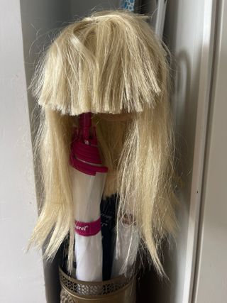 Peluca rubia con flequillo