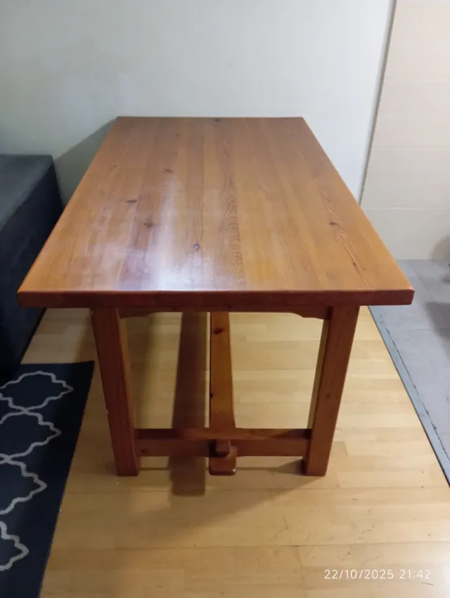 oferta 
Mesa   de comedor  madera maciza