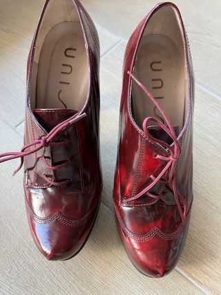 Zapato charol Unisa tacón plataforma rojo