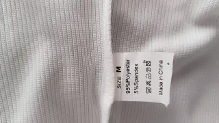 Blusa blanca cuello alto sin mangas