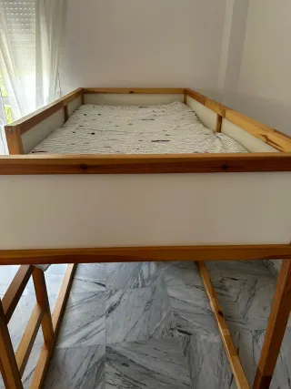 Litera ikea madera , colchón y carpa.