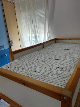 Litera ikea madera , colchón y carpa.