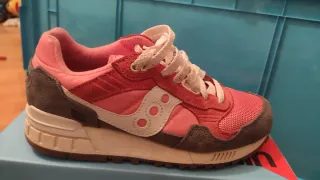 Zapatillas Saucony grises y rosas