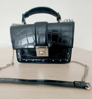 Bolso negro efecto piel cocodrilo