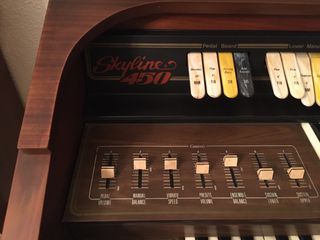 Órgano electrónico Skyline450 2 teclados y pedales