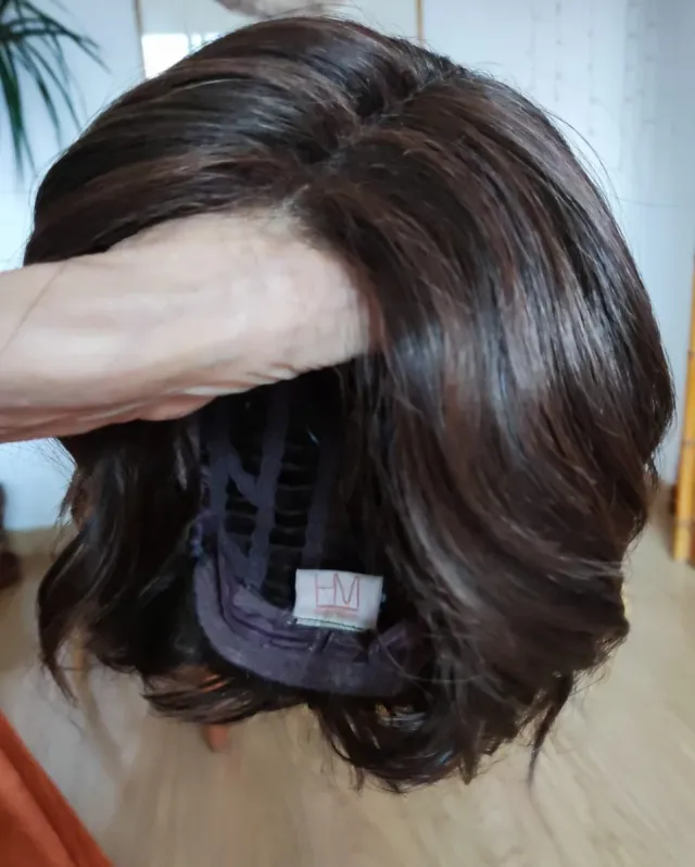 Peluca castaña ondulada