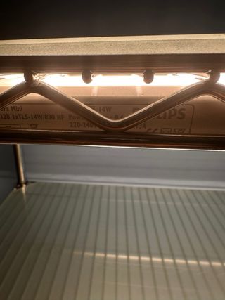 2 Estanterías Metálicas con Luz