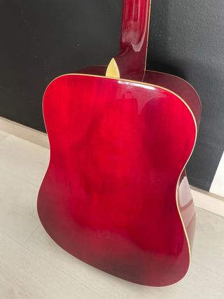 Guitarra Acústica Roja con funda