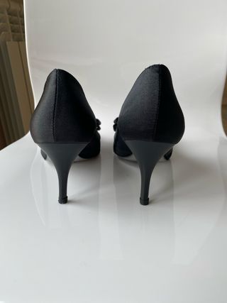 Tacones Santino Negros con Lazo y Pedrería