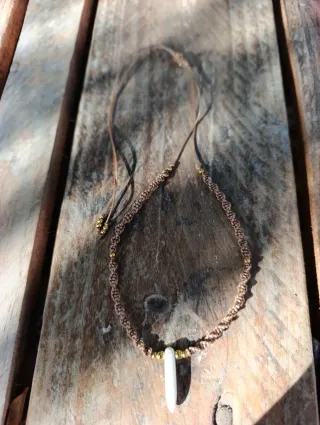 Collar choker acero inoxidable y macramé cuerno.