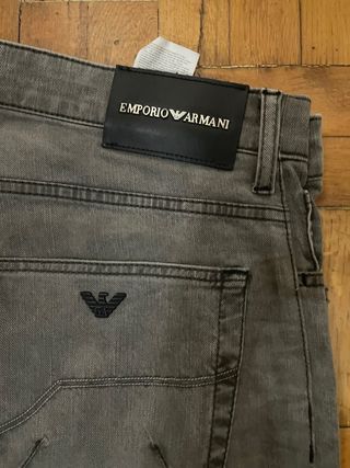 Pantalones Emporio Armani Gris,
*bajo hecho, w31