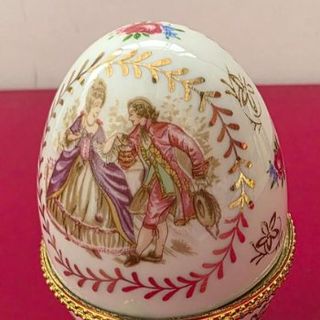 Scatola per uova in porcellana decorata