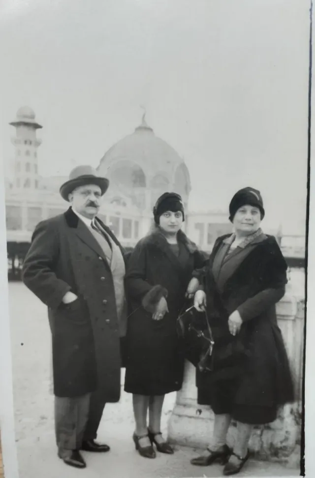 Lote fotografías antiguas familia principios s. XX