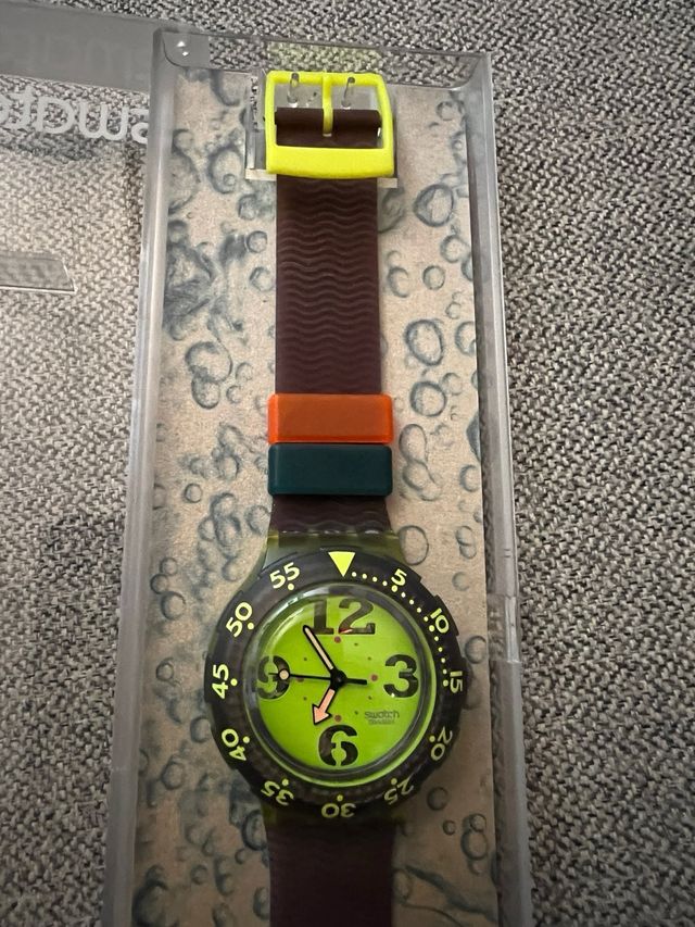 Swatch Scuba 200 Spray up SDN103 de 1992 NOS