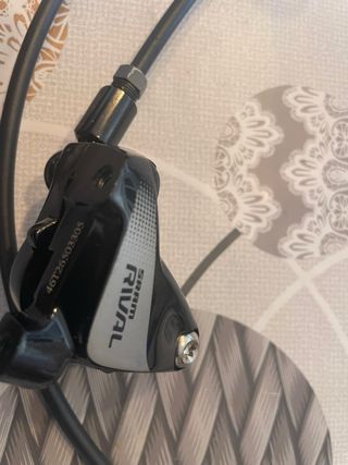 freno SRAM Rival y latiguillos