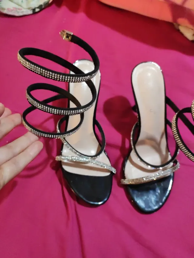 Sandalias Elegantes Negras y Plateadas