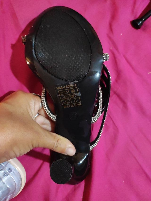 Sandalias Elegantes Negras y Plateadas