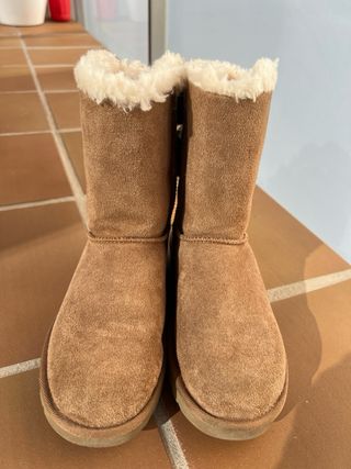 Botas UGG Beige y Marrón con Lazos
