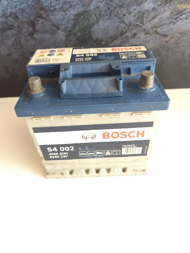 Batería Coche Bosch S4 002 470A 52Ah 12V