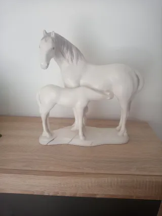 Figura Yegua con Potrillo imitación mármol