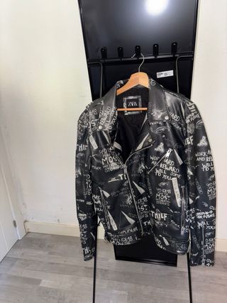 Chaqueta de Cuero de Zara Estampados Talla L
