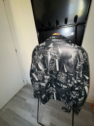 Chaqueta de Cuero de Zara Estampados Talla L