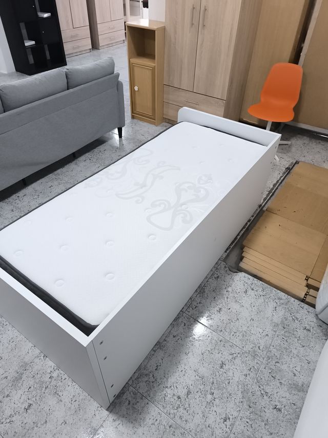 Cama juvenil con cajones blanca y verde