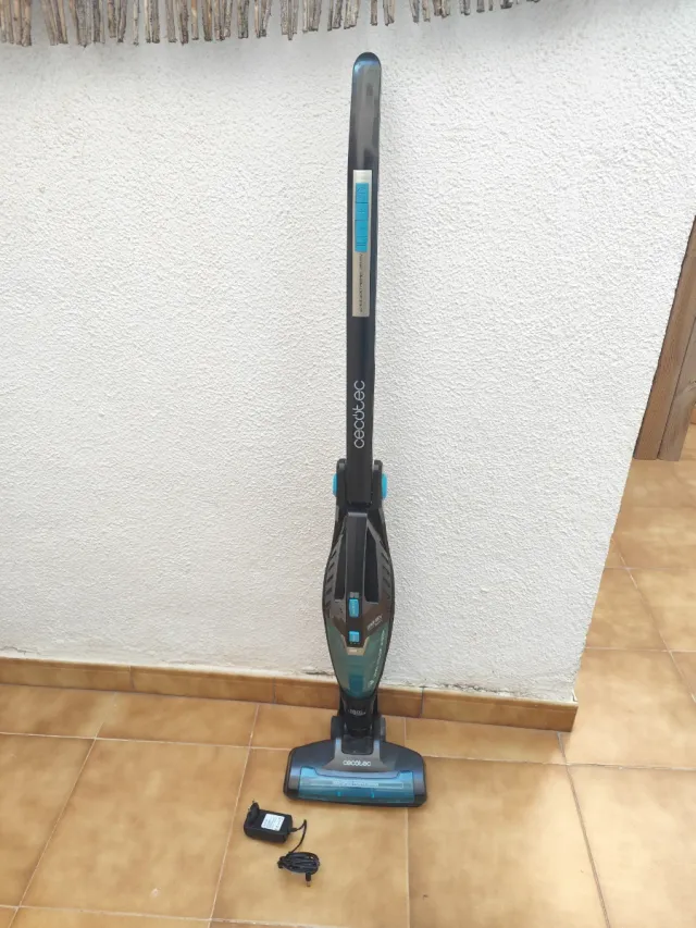 Aspiradora Cecotec con Cargador