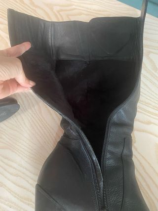 Stivali alti Prada in pelle nera