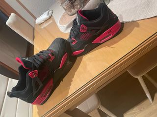Jordan 4 Thunder Negro/Rojo
