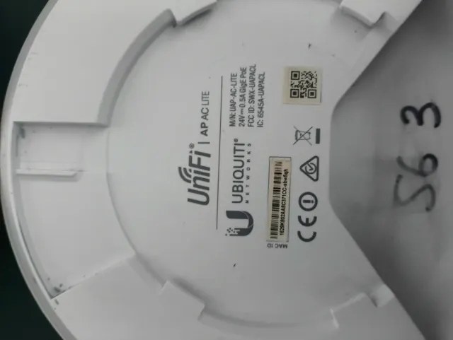 2 Unifi AC Lite WiFi Access Points