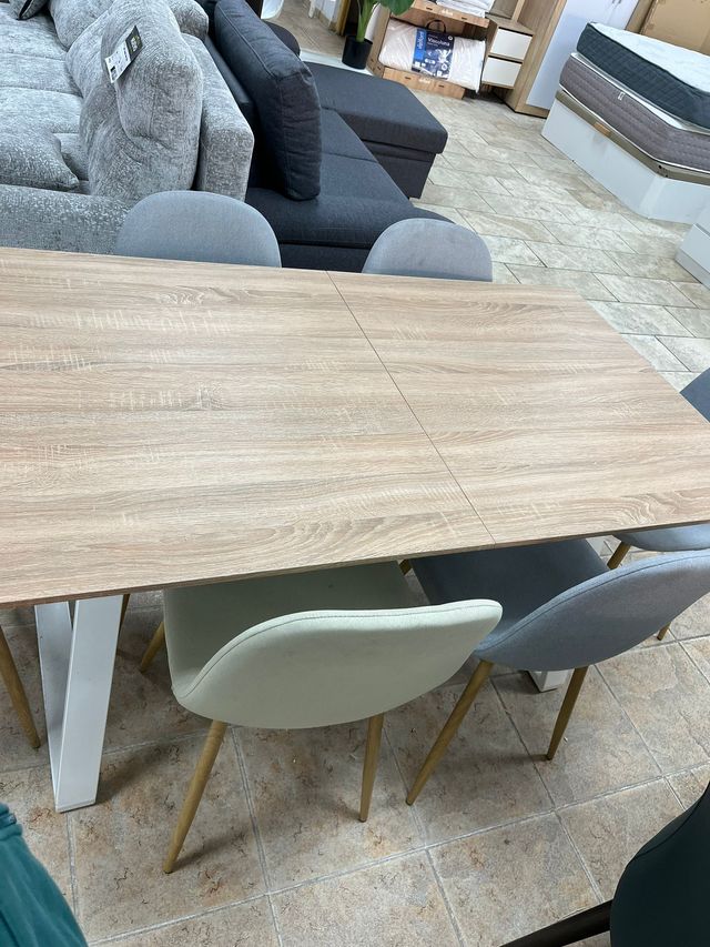 Mesa extensible Cambria y 6 sillas